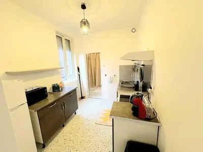 Cuisine ou kitchenette dans l'établissement Clarté et confort à deux pas de la gare