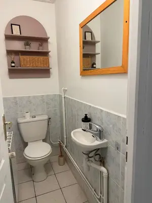 Salle de bains dans l'établissement - Cosy Chastillon - Lumineux Appartement 2 chambres - En plein cœur du centre-ville