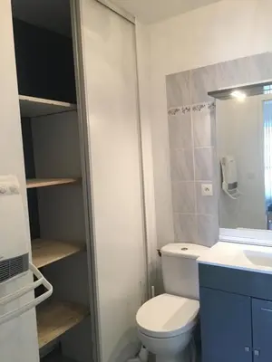 Salle de bains dans l'établissement La bulle rémoise