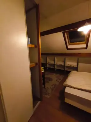 Un ou plusieurs lits dans un hébergement de l'établissement Charmant Appartement à Romilly-sur-Seine avec Jardin