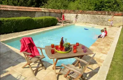 Piscine de l'établissement Le gîte du Soldat Carouge ou située à proximité