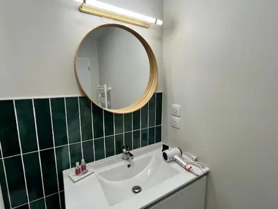 Salle de bains dans l'établissement Appartition au cœur de Reims
