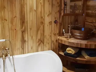 Salle de bains dans l'établissement Chalet cosy avec terrasse et poêle à bois pour 5 personnes - API-1-52-974