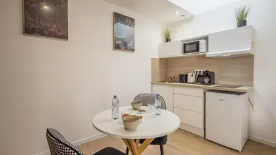 Cuisine ou kitchenette dans l'établissement Manu Chalons