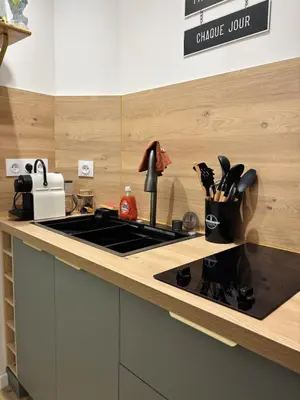 Cuisine ou kitchenette dans l'établissement Le cozy Cathedral Reims