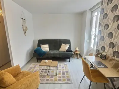 Coin salon dans l'établissement Studio Chill et Calme a REIMS ideal couples et professionnels