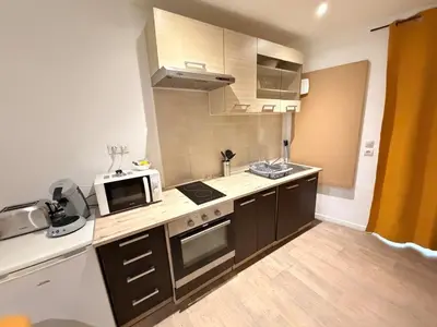 Cuisine ou kitchenette dans l'établissement C Coispine charmant studio en RDC face à la meuse