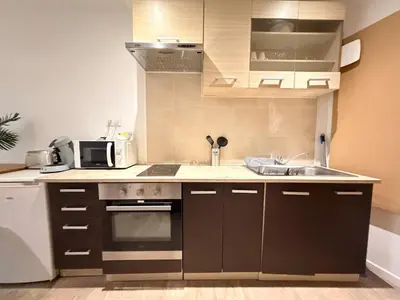 Cuisine ou kitchenette dans l'établissement C Coispine charmant studio en RDC face à la meuse