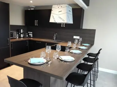Cuisine ou kitchenette dans l'établissement Apartment Moderne Duplexwohnung mit Durchgang in der Nähe von SPA by Interhome