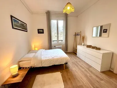 Un ou plusieurs lits dans un hébergement de l'établissement Elégant appartement au coeur de Reims