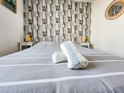 Un ou plusieurs lits dans un hébergement de l'établissement Appartement Confortable à Coulommiers avec Jardin