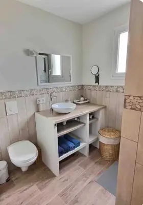 Salle de bains dans l'établissement Appartement lumineux 45 m2 avec parking proche gare et centre de Reims