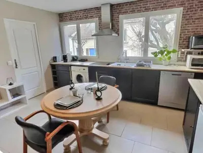 Cuisine ou kitchenette dans l'établissement Appartement lumineux 45 m2 avec parking proche gare et centre de Reims