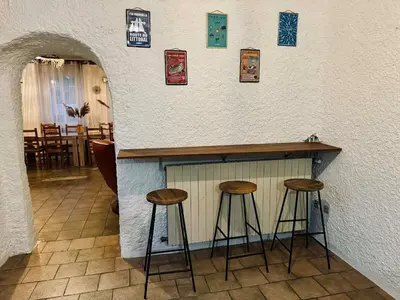 Restaurant ou autre lieu de restauration dans l'établissement Large and cozy family home