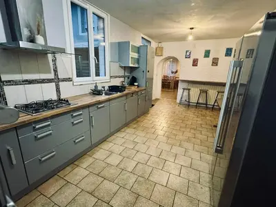 Cuisine ou kitchenette dans l'établissement Large and cozy family home
