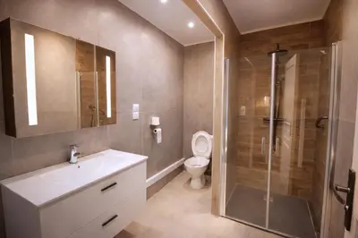 Salle de bains dans l'établissement MAISON - Les rives reposantes - Au bord de la MEUSE - WIFI - 3 Chambres - DUN-SUR-MEUSE