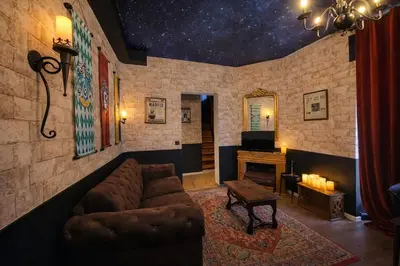 Coin salon dans l'établissement Appartement 4 pers - déco magique immersive - centre Reims