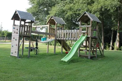 Aire de jeux pour enfants de l'établissement écurie de Saint Bale
