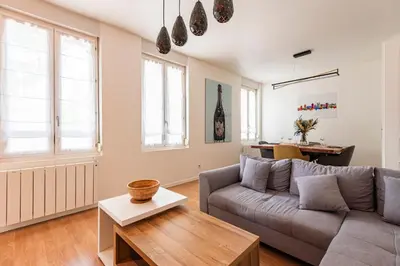 Coin salon dans l'établissement Le Zola Rémois