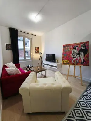 Télévision ou salle de divertissement dans l'établissement L'Artiste