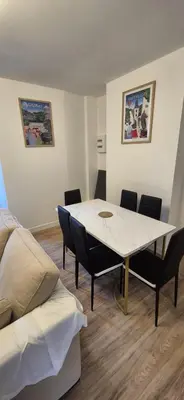Coin salon dans l'établissement Magnifique Duplex Avec Terrasse, Proche De Av Champagne