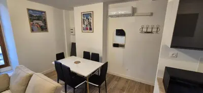 Coin salon dans l'établissement Magnifique Duplex Avec Terrasse, Proche De Av Champagne