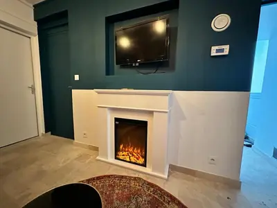 Télévision ou salle de divertissement dans l'établissement Gatsby appartement confortable jacuzzi & terrasse