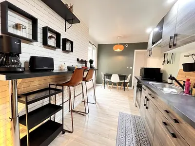 Cuisine ou kitchenette dans l'établissement Luton RDC avec terrasse calme proche centre ville