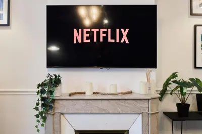 Télévision ou salle de divertissement dans l'établissement La Suite Urbaine - Place d'Erlon - Bulle de Calme