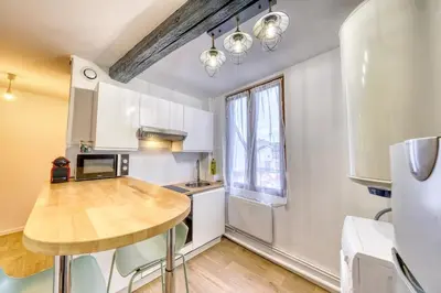 Cuisine ou kitchenette dans l'établissement The Timothée