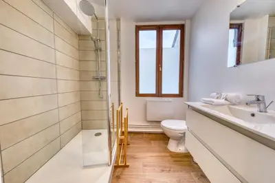 Salle de bains dans l'établissement The Timothée