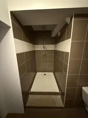Salle de bains dans l'établissement Le Flaubert Hôtel