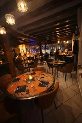 Restaurant ou autre lieu de restauration dans l'établissement Le Flaubert Hôtel