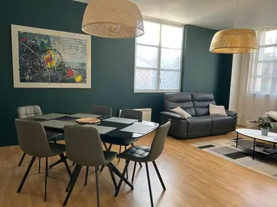 Coin salon dans l'établissement Appartement spacieux avec parking privé