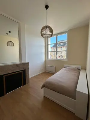 Un ou plusieurs lits dans un hébergement de l'établissement Appartement spacieux avec parking privé