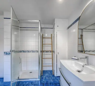 Salle de bains dans l'établissement Maison de Charme a Rémy