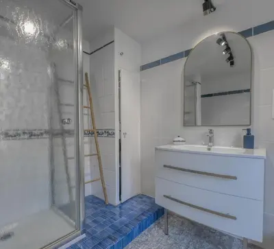 Salle de bains dans l'établissement Maison de Charme a Rémy