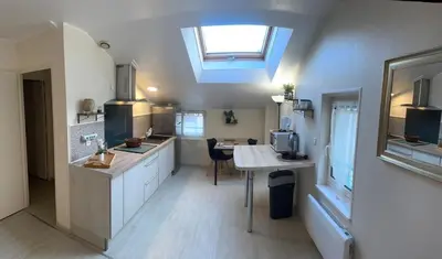 Cuisine ou kitchenette dans l'établissement F2 Place République Center - Bright and equipped