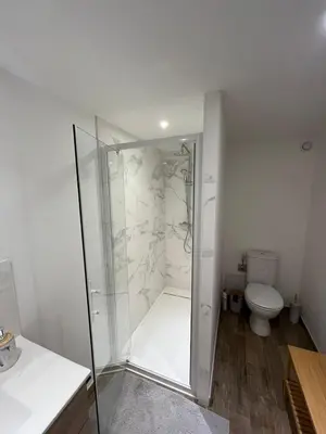 Salle de bains dans l'établissement Le cocon des Sacres