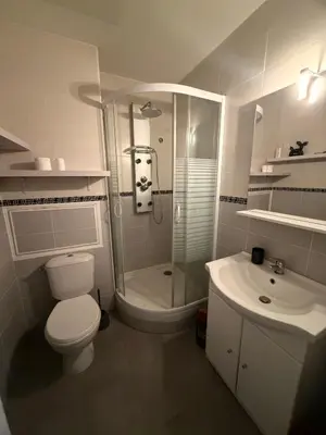 Salle de bains dans l'établissement L'instant Nevers
