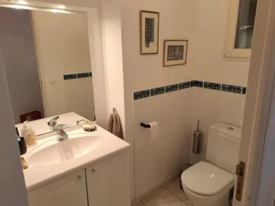 Salle de bains dans l'établissement Cosy luxury family house & SPA in Champagne
