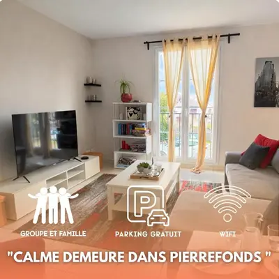 Télévision ou salle de divertissement dans l'établissement Maison spacieuse et lumineuse à Pierrefonds