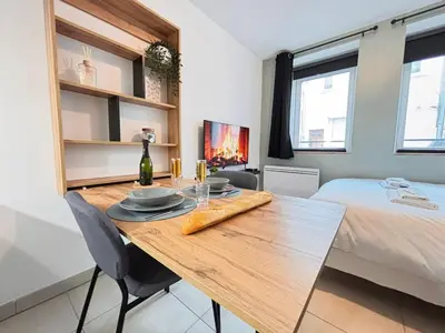 Un ou plusieurs lits dans un hébergement de l'établissement Le Rainssant studio cocooning en RDC au centre