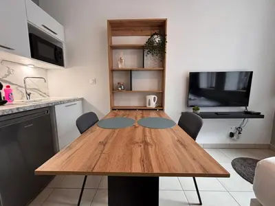 Cuisine ou kitchenette dans l'établissement Le Rainssant studio cocooning en RDC au centre