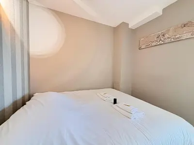 Un ou plusieurs lits dans un hébergement de l'établissement L'écrin Urbain studio chic et lumineux avec Balcon