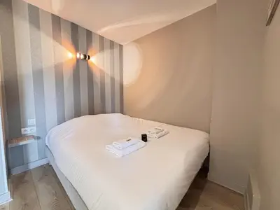 Un ou plusieurs lits dans un hébergement de l'établissement L'écrin Urbain studio chic et lumineux avec Balcon