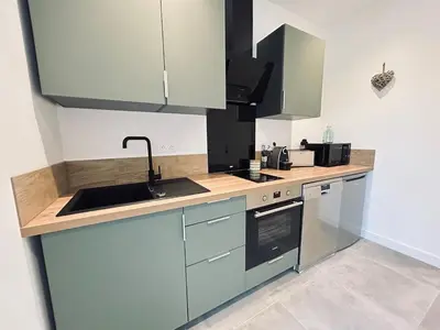Cuisine ou kitchenette dans l'établissement 1 Vasnier F1 avec terrasse proche caves et science po