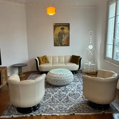Beautiful 2 bedroom apartment - prime location