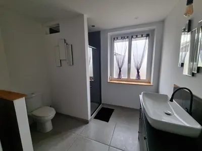 Salle de bains dans l'établissement Les murmures de la Forêt