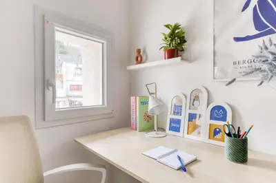 Plan de l'établissement la suite indigo 4 personnes 3 lits bureau fibre proche gare de compiegne